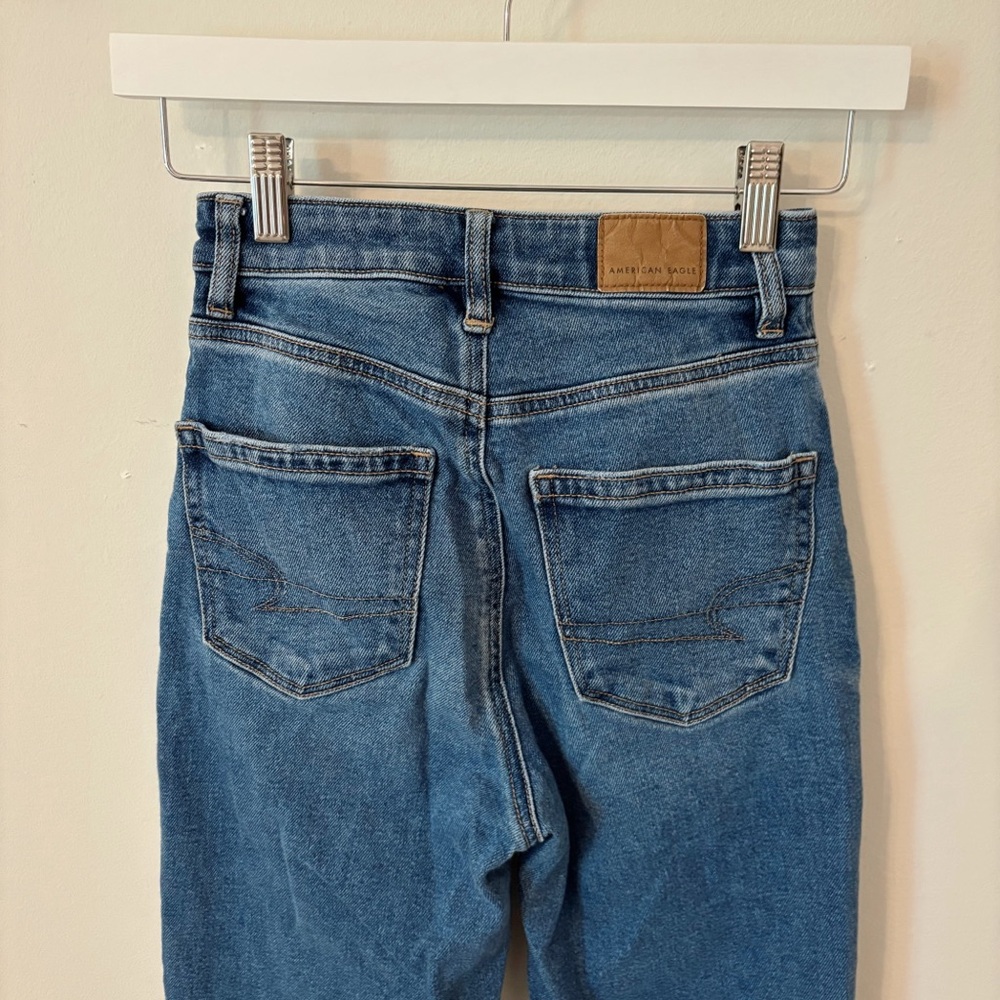 American Eagle Outfitters - Highest Rise Mom Jean - Size 000 - Picture 4 of 11
